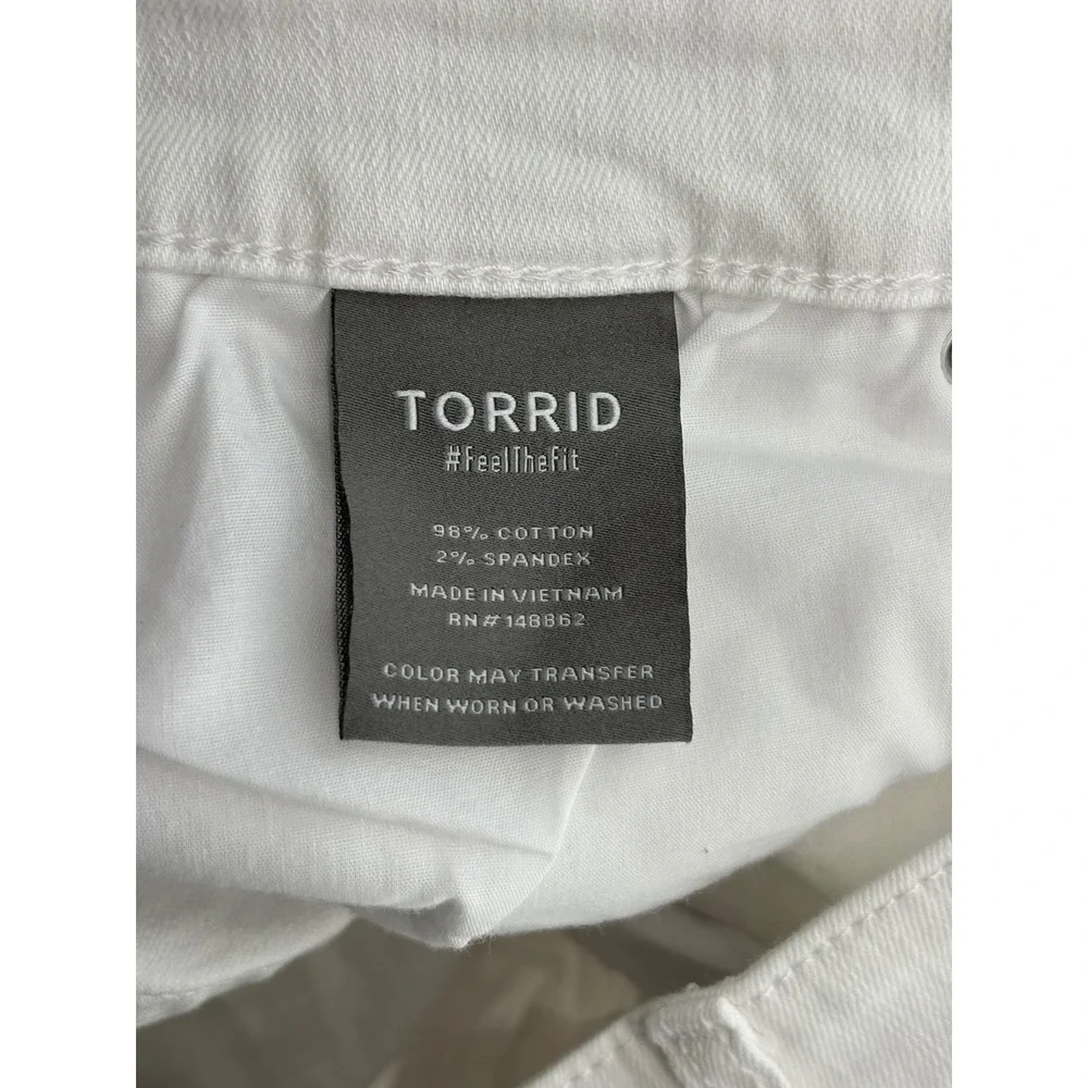 Torid Perfect 5 Short White Vintage Stretch Cuffed Denim 20